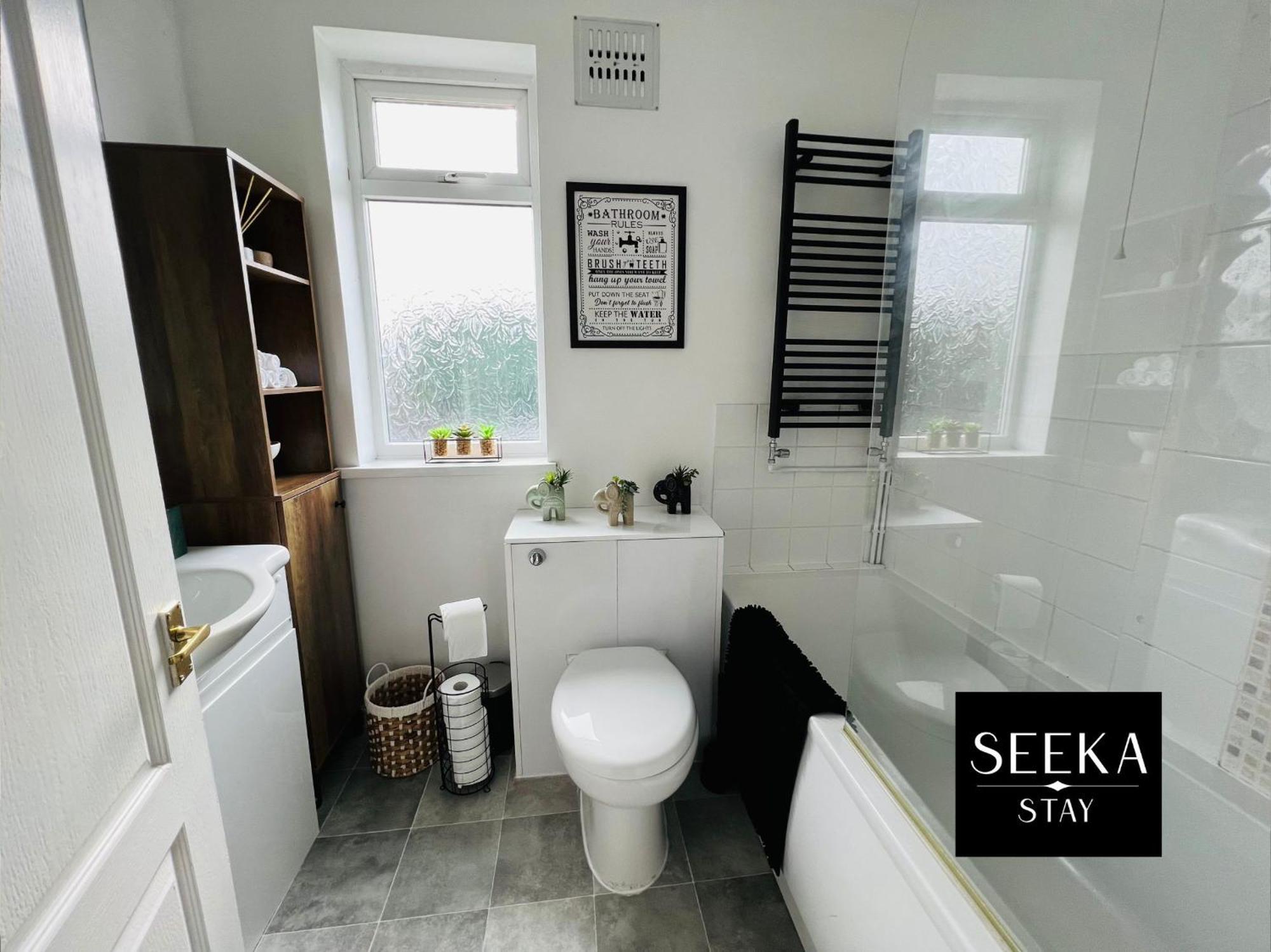 Cosy 2-Bedroom House, Walking Distance Cbs, Ideal For Contractors-Business Stays Coventry Bagian luar foto