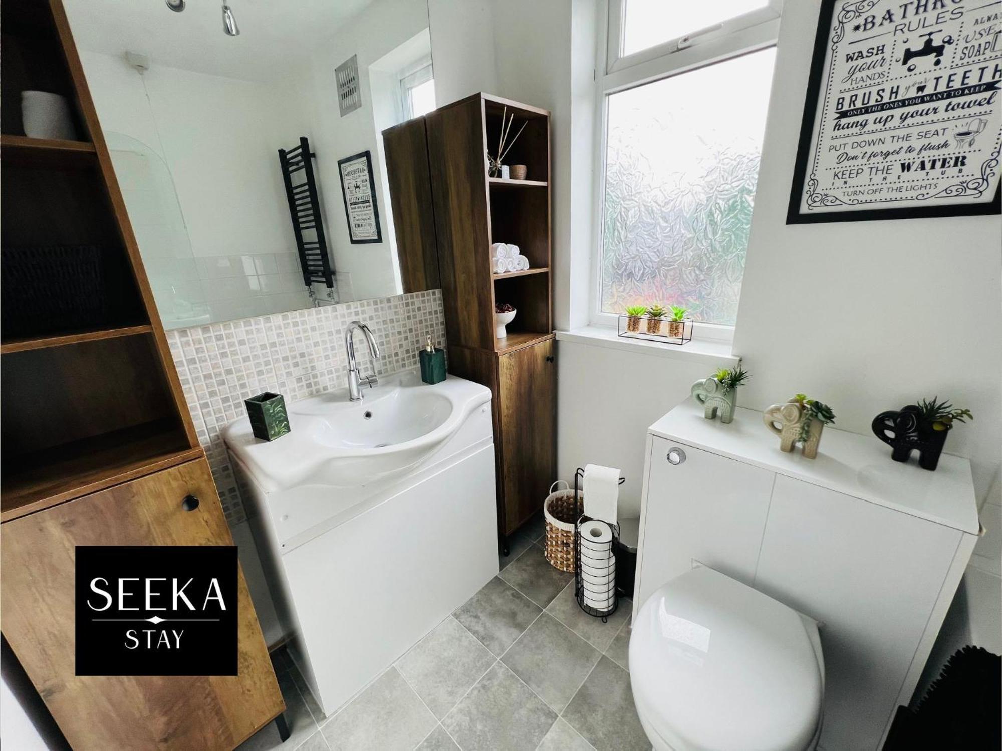 Cosy 2-Bedroom House, Walking Distance Cbs, Ideal For Contractors-Business Stays Coventry Bagian luar foto
