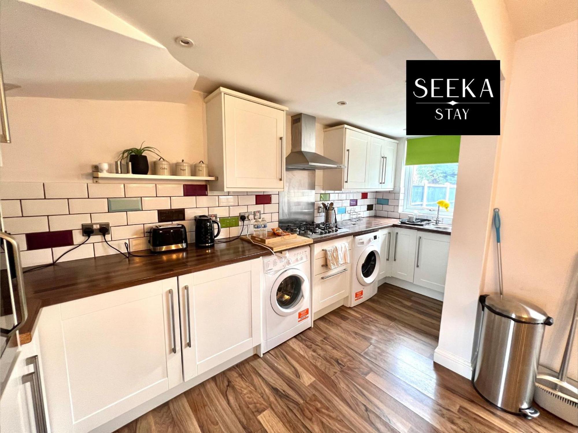 Cosy 2-Bedroom House, Walking Distance Cbs, Ideal For Contractors-Business Stays Coventry Bagian luar foto